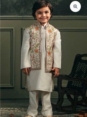 Lashkaraa Kids Off White Multicolor Printed Nehru Jacket Set size 5